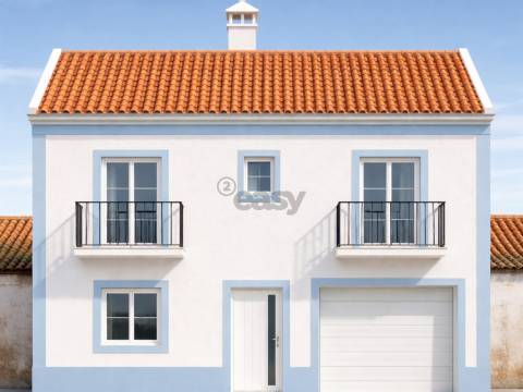 Moradia com 3 Divisões e Quintal para Recuperação Total no Centro de Alvalade