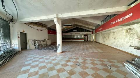 Grande Espaço Comercial em Portel