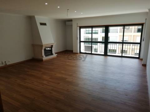 Apartamento T3 com Garagem e Arrecadação