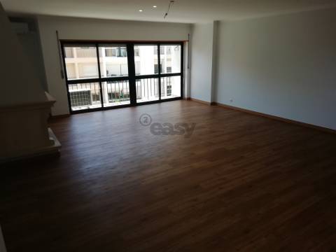 Apartamento T3 com Garagem e Arrecadação