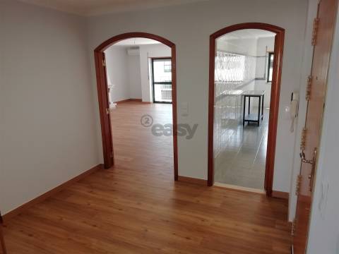 Apartamento T3 com Garagem e Arrecadação