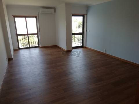 Apartamento T3 com Garagem e Arrecadação