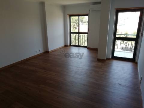 Apartamento T3 com Garagem e Arrecadação