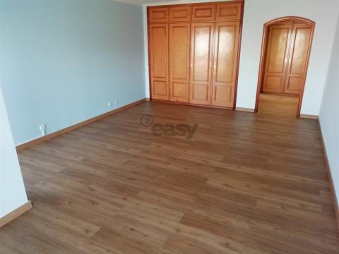 Apartamento T3 com Garagem e Arrecadação