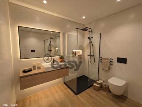 MORADIA T2 EM REMODELAÇÃO TOTAL COM PROJETO MODERNO, PÁTIO E PISCINA