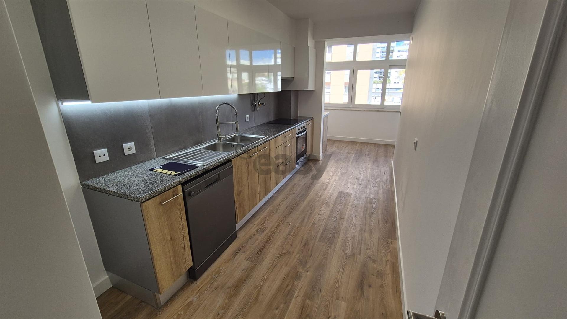 T3 nas Laranjeriras com lugar garagem e arrecadação