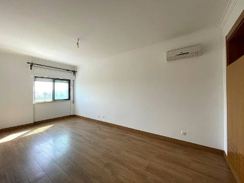 Apartamento T2 Arrendamento em Benfica,Lisboa