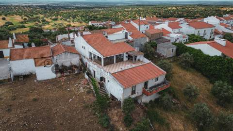 Moradia T3 e Terreno Rústico nas proximidades de Évora