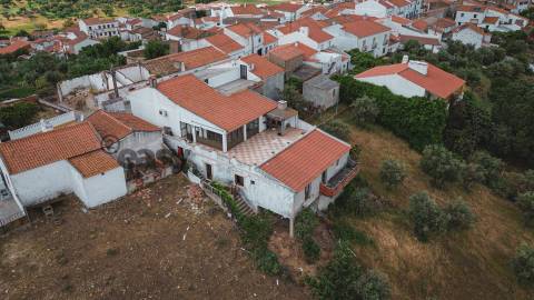 Moradia T3 e Terreno Rústico nas proximidades de Évora