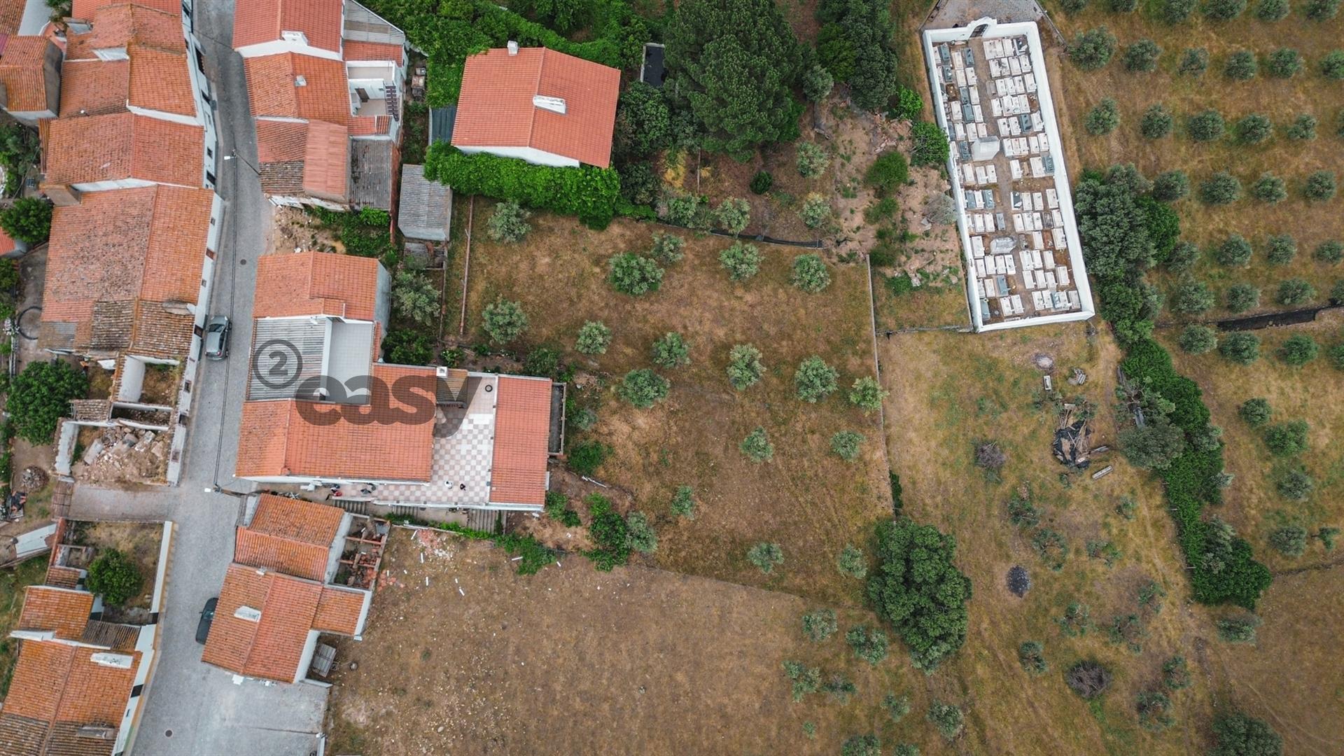 Moradia T3 e Terreno Rústico nas proximidades de Évora
