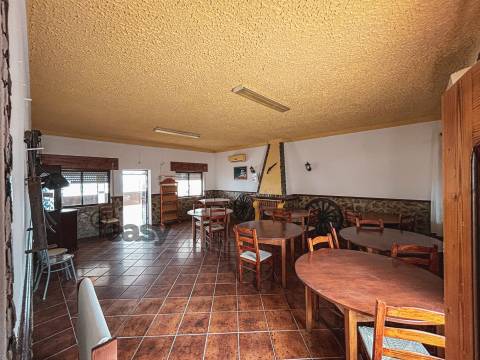 Moradia T3 e Terreno Rústico nas proximidades de Évora