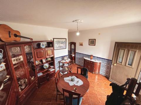 Moradia T3 e Terreno Rústico nas proximidades de Évora