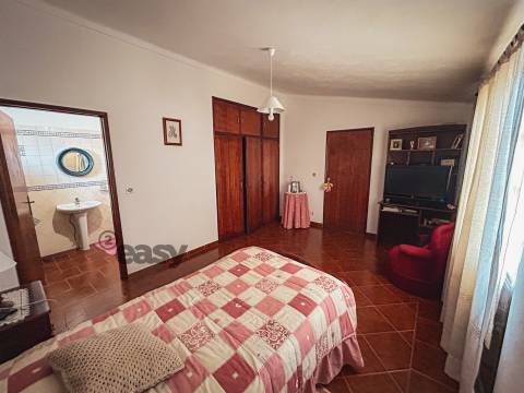 Moradia T3 e Terreno Rústico nas proximidades de Évora