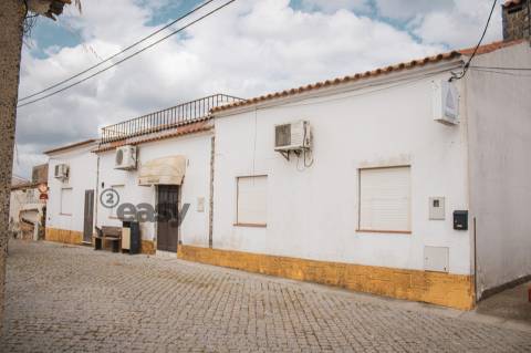 Moradia T3 e Terreno Rústico nas proximidades de Évora