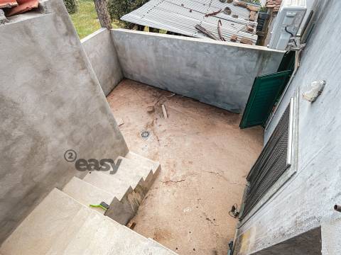 ÉVORA - Moradia T4 com Garagem Box e Logradouro em São Bartolomeu do Outeiro