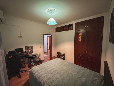 ÉVORA - Moradia T4 com Garagem Box e Logradouro em São Bartolomeu do Outeiro