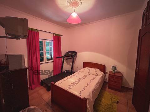 ÉVORA - Moradia T4 com Garagem Box e Logradouro em São Bartolomeu do Outeiro