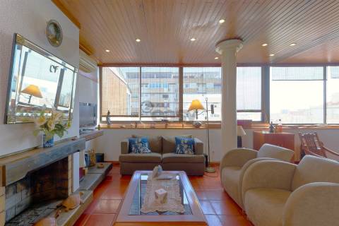 Último Piso com Vista sobre Lisboa, Garagem, Luz, Privacidade e Exclusividade
