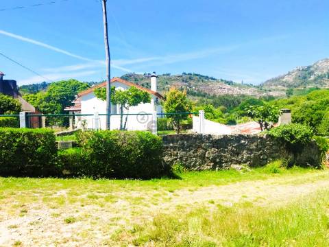 Moradia T2 em Vilar de Mouros com 3000m² de Terreno | Caminha