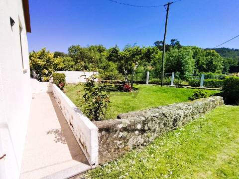 Moradia T2 em Vilar de Mouros com 3000m² de Terreno | Caminha