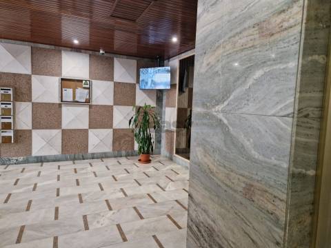 Apartamento T3 em Odivelas com lugar de parqueamento e arrecadação, vista desafogada e panorâmica