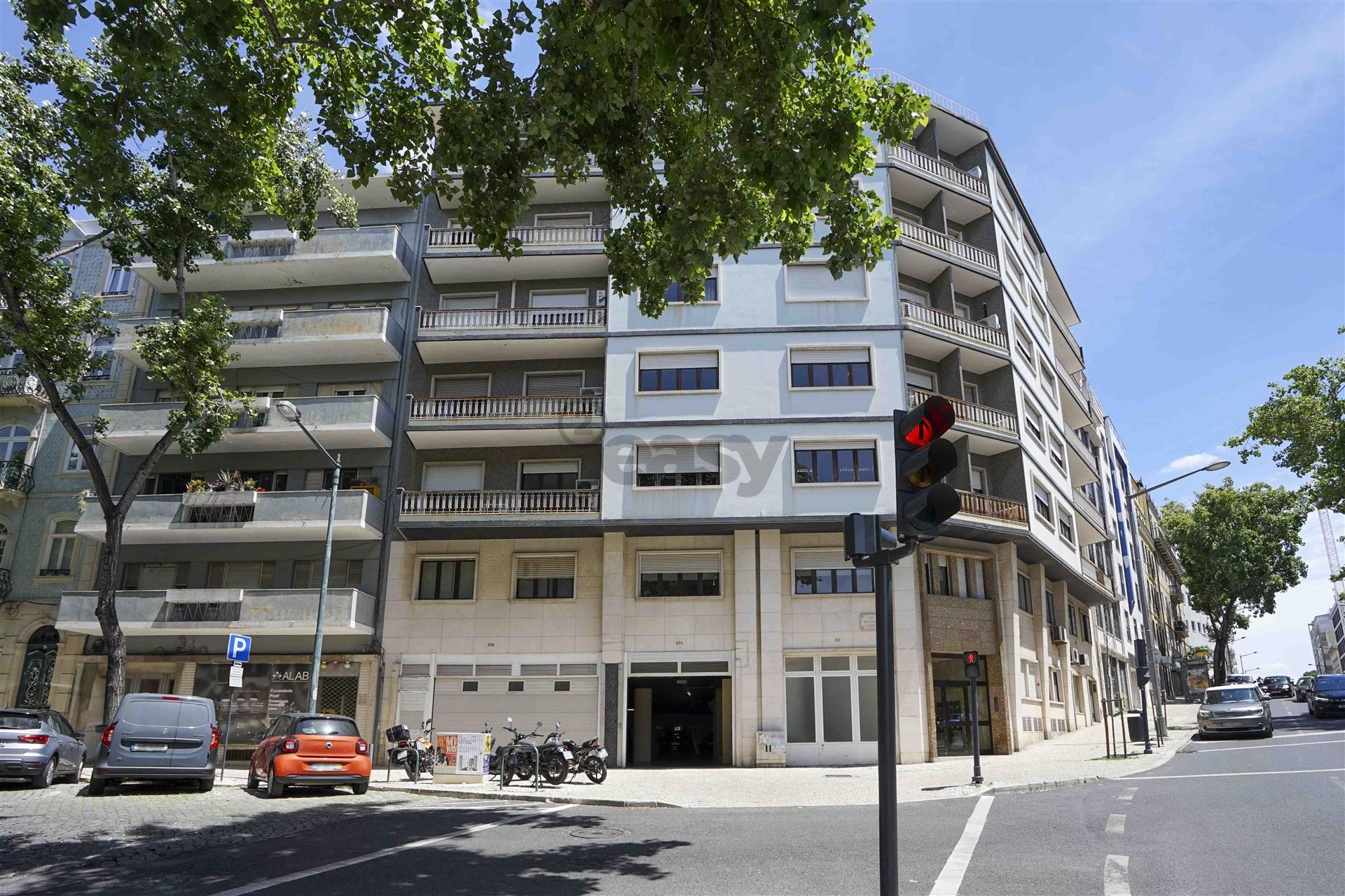 Escritório T5 no Conde Redondo em Lisboa
