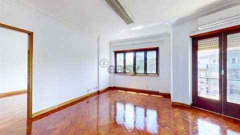 Escritório T5 no Conde Redondo em Lisboa