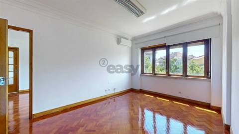 Escritório T5 no Conde Redondo em Lisboa