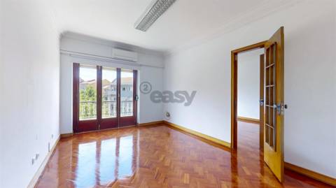 Escritório T5 no Conde Redondo em Lisboa