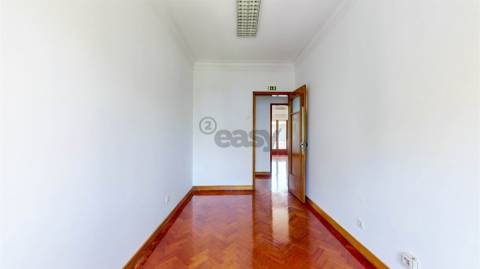 Escritório T5 no Conde Redondo em Lisboa
