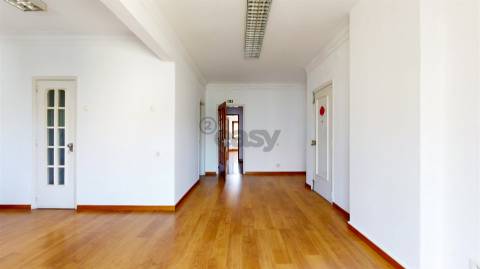 Escritório T5 no Conde Redondo em Lisboa