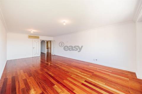 Apartamento 8 assoalhadas em Odivelas