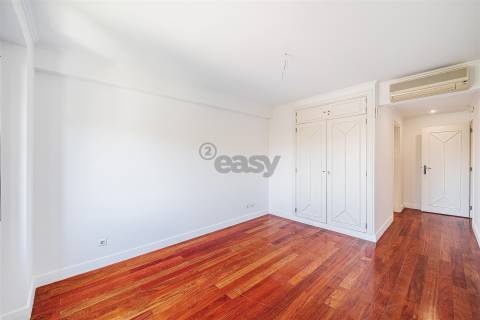 Apartamento 8 assoalhadas em Odivelas