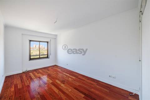Apartamento 8 assoalhadas em Odivelas