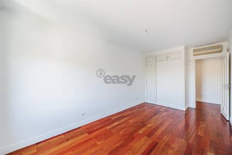 Apartamento 8 assoalhadas em Odivelas