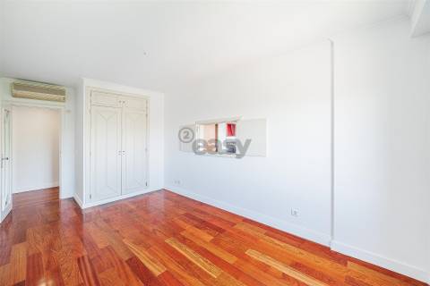 Apartamento 8 assoalhadas em Odivelas