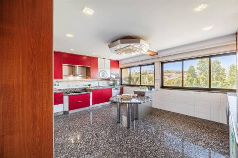Apartamento 8 assoalhadas em Odivelas