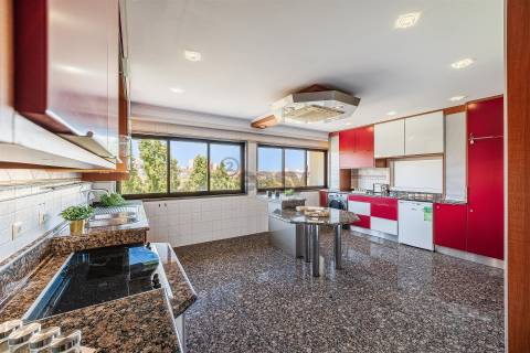 Apartamento 8 assoalhadas em Odivelas