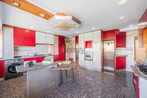 Apartamento 8 assoalhadas em Odivelas