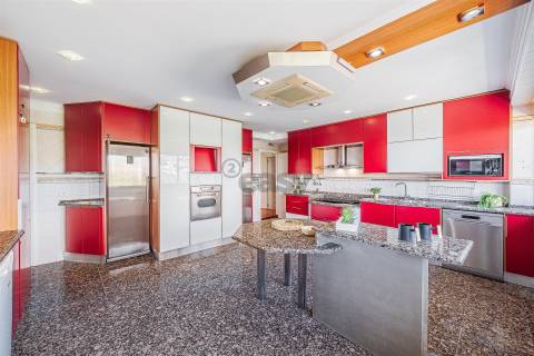 Apartamento 8 assoalhadas em Odivelas
