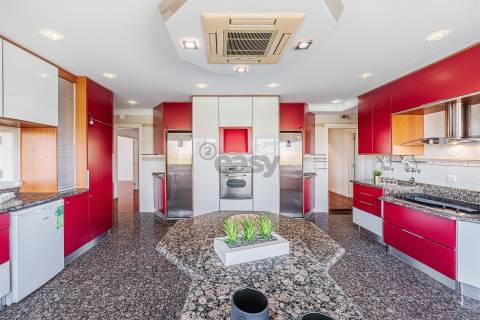 Apartamento 8 assoalhadas em Odivelas
