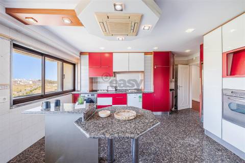 Apartamento 8 assoalhadas em Odivelas