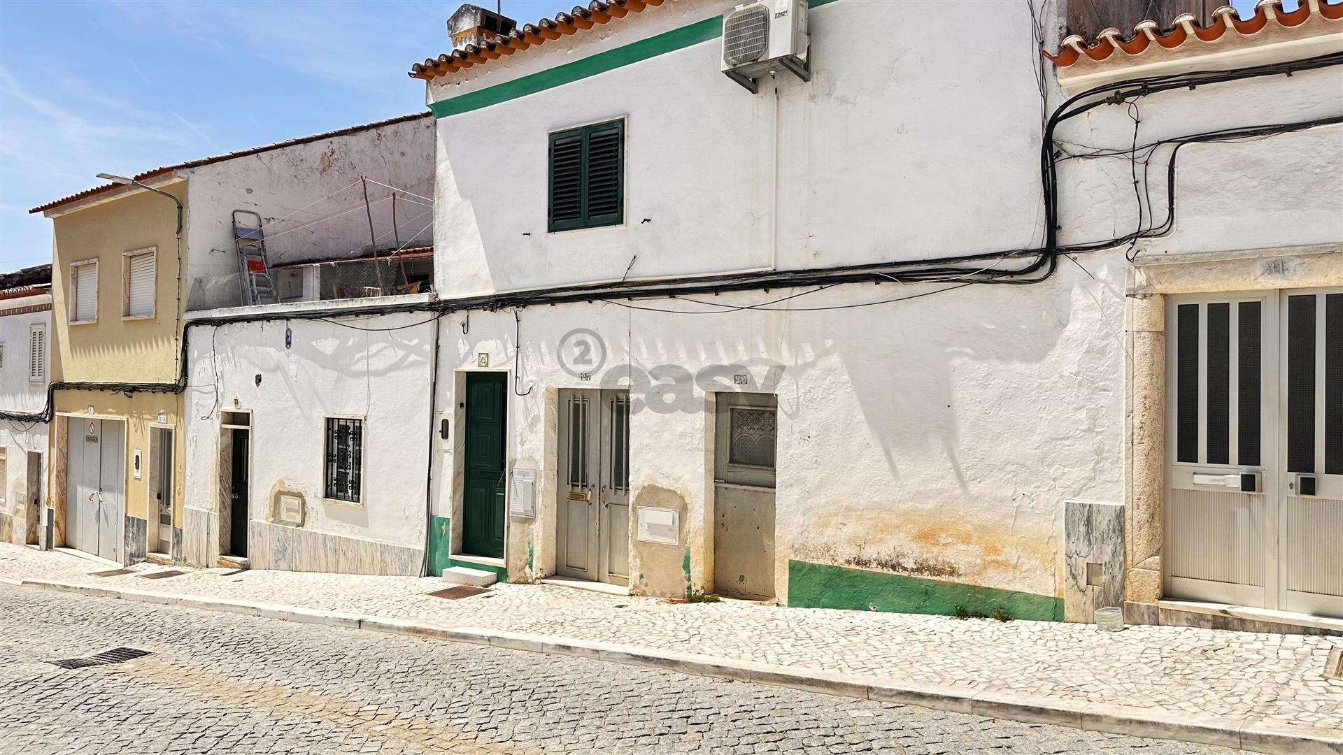 Moradia T2 com Logradouro e Poço no Centro Histórico de Borba| Projeto de Remodelação Incluído