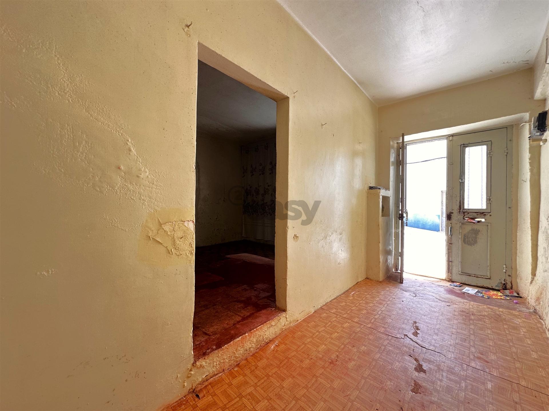 Moradia T2 com Logradouro e Poço no Centro Histórico de Borba| Projeto de Remodelação Incluído