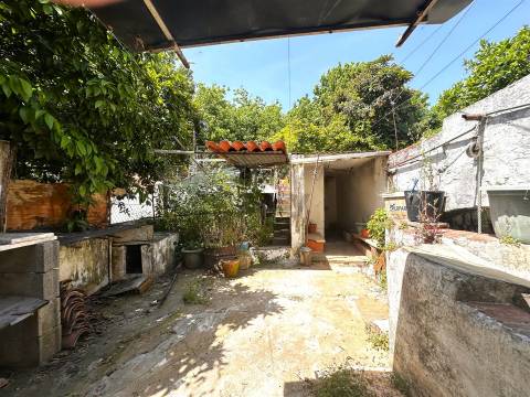 Moradia T2 com Logradouro e Poço no Centro Histórico de Borba| Projeto de Remodelação Incluído