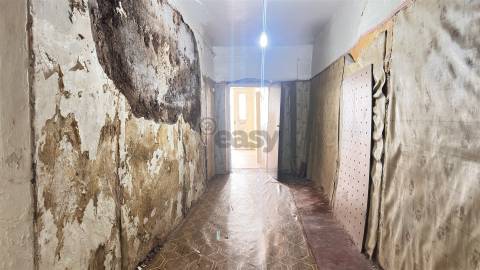 Moradia T2 com Logradouro e Poço no Centro Histórico de Borba| Projeto de Remodelação Incluído