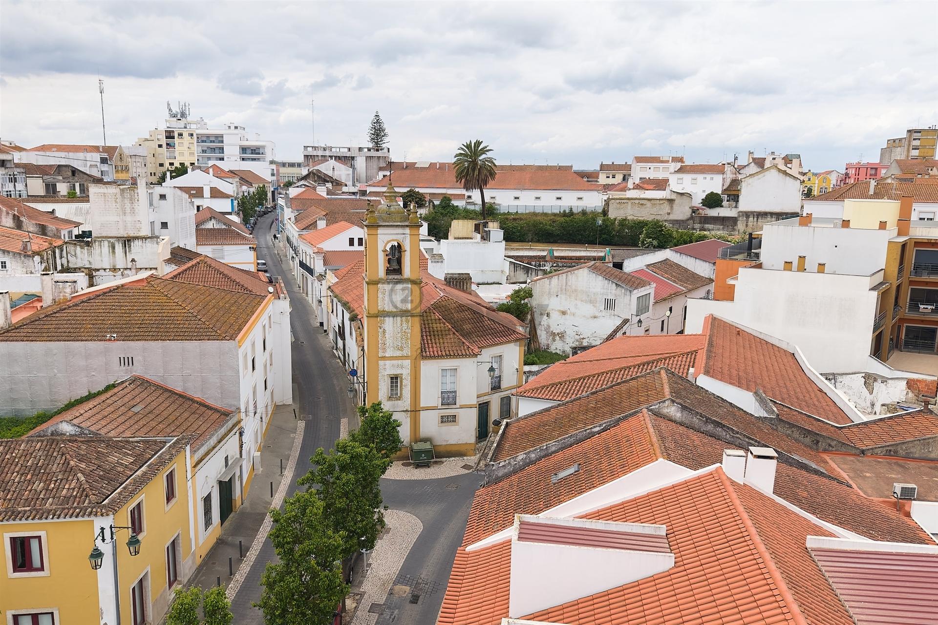 Imóvel para Remodelação total no centro Histórico do Cartaxo