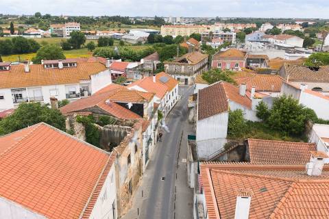 Imóvel para Remodelação total no centro Histórico do Cartaxo
