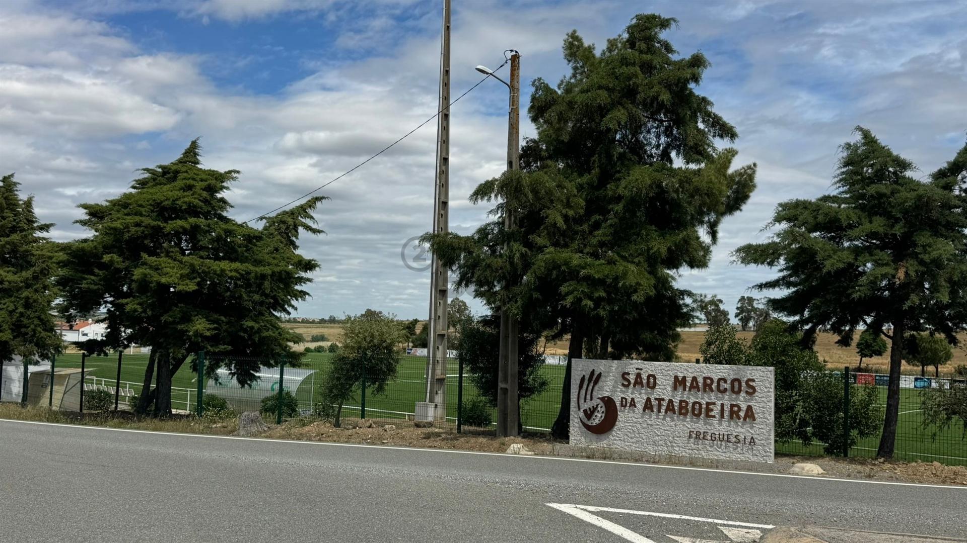 Moradia Térrea com 6 divisões e Quintal para remodelar