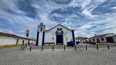 Moradia Térrea com 6 divisões e Quintal para remodelar